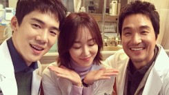 The lead stars of 'Romantic Doctor, Teacher Kim' posed for a group photo.