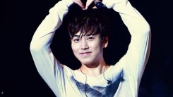 Sungmin gave fans some love with his heart-pose during one of Super Junior's concerts.