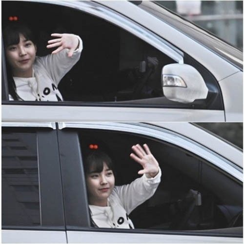 IU, Waving Her Hand To Her Fans In the Car | KpopStarz