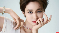 Go Jun Hee posed for 