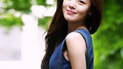 Sunhwa Wears A White Dress To A Wedding