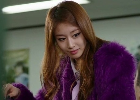 T-ara Jiyeon's Airport Fashion and Casual Style | KpopStarz
