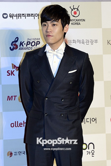 Gaon Chart Red Carpet: Roy Kim [PHOTOS] | KpopStarz