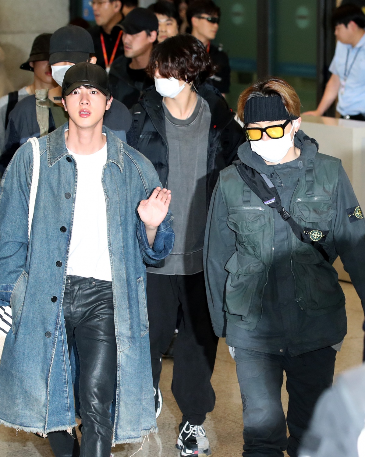 BTS, 7 People 7 Different Airport Fashion and Natural Charm with their ...