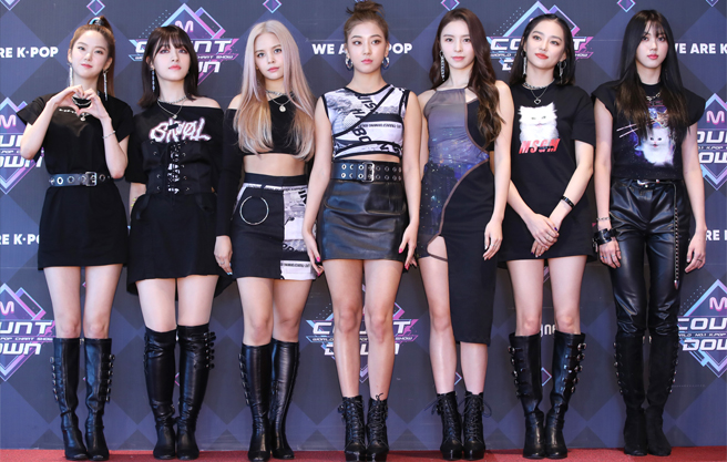 CLC Exposed their Lovely Charm for Mnet 'M Countdown' Rehearsal | KpopStarz