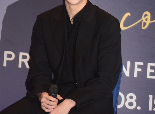 Kang Daniel Shows Off His Charms At His First Solo Fan Meeting Press Conference In Singapore [PHOTOS]