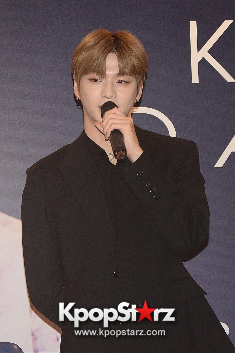 Kang Daniel Shows Off His Charms At His First Solo Fan Meeting Press ...
