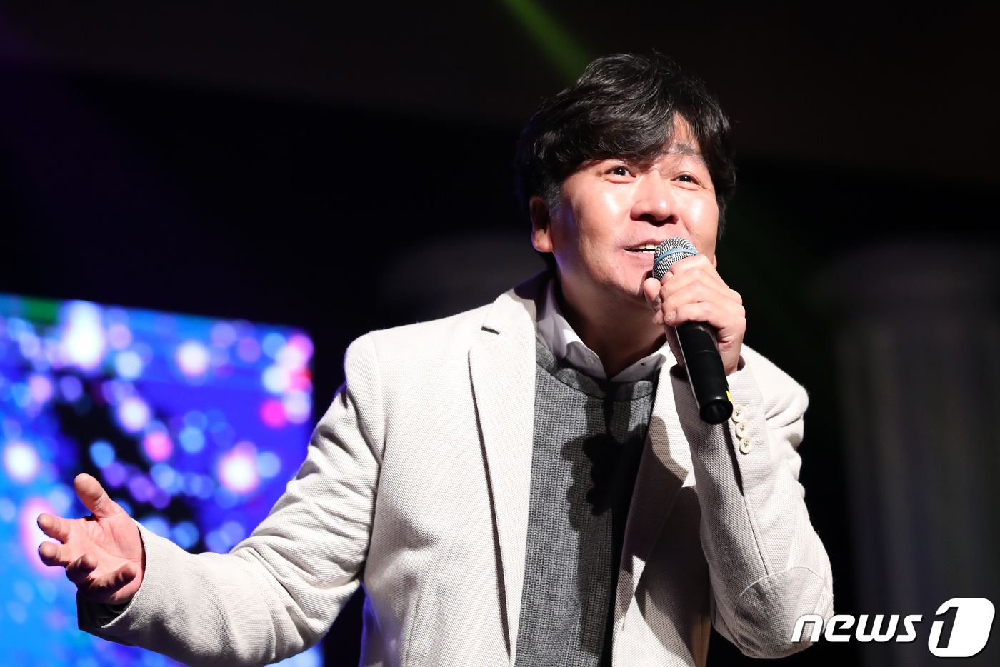Singer Lee Jung-suk