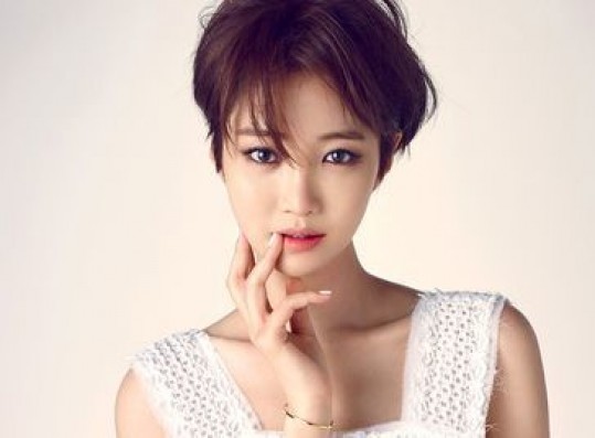 Go Jun Hee Signs With Park Hae Jin's Agency