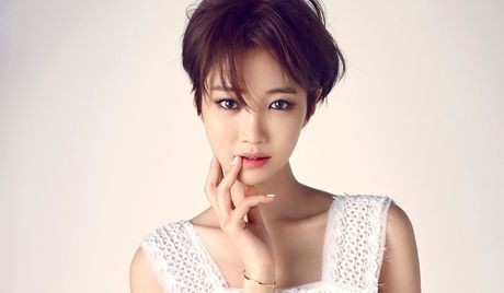 Go Jun Hee Signs With Park Hae Jin's Agency