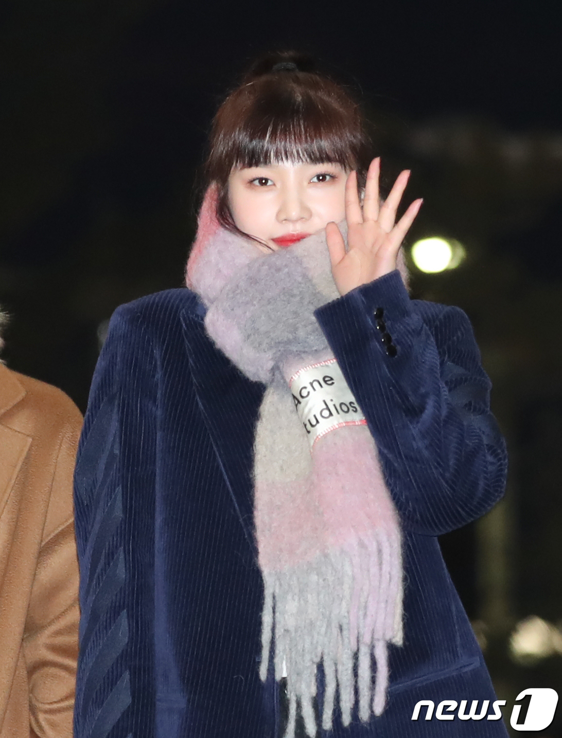 Red Velvet Joy, warm with one scarf