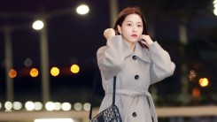 Red Velvet Yeri, Stylish gray coat