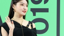 Chungha, enter with bright smile