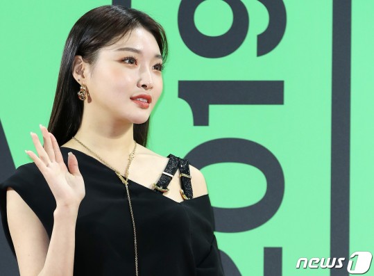 Chungha, enter with bright smile