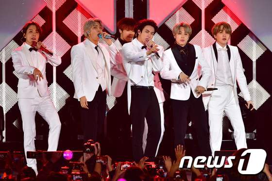 BTS, US 'Jingle Ball' decorated with white suit