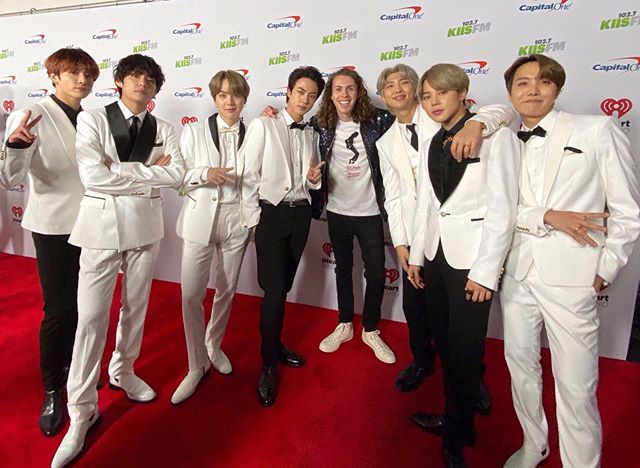 BTS, US 'Jingle Ball' decorated with white suit
