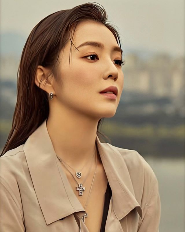 Gorgeous beauty Red Velvet Irene won't lose to luxury jewelry