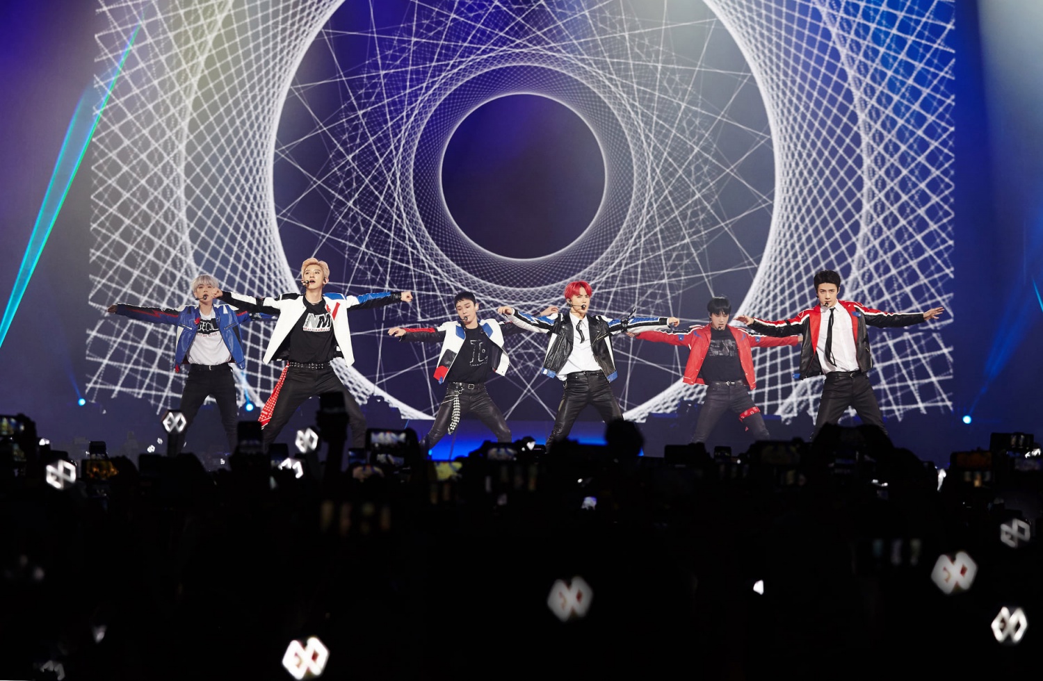 EXO broadcasts live video of Seoul Concert on the 31 day