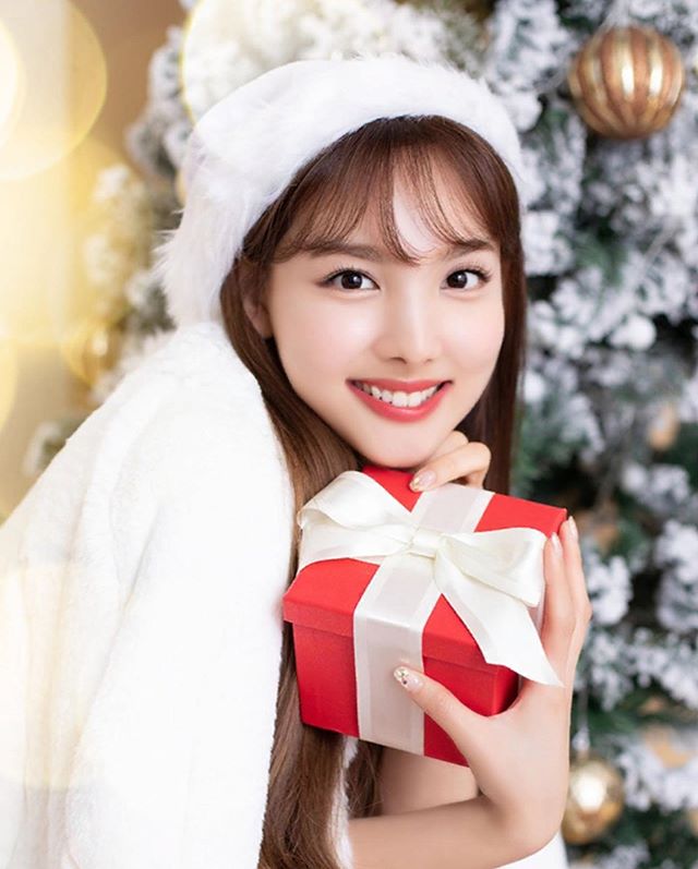 TWICE Nayeon, Surprise Christmas Present ... 'Santa Tell Me' cover