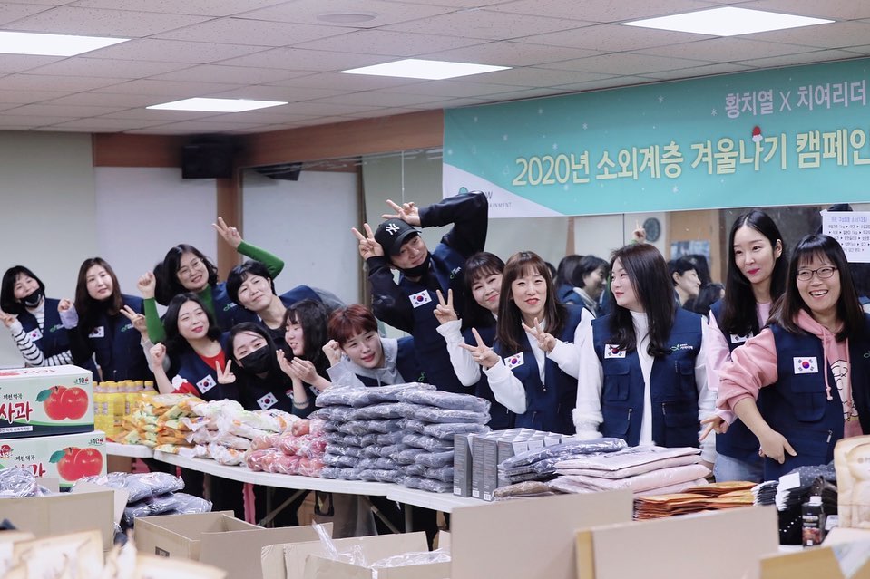 Hwang Chi-yeul Delivers Heating Kit to Low-Income families with Fan Club