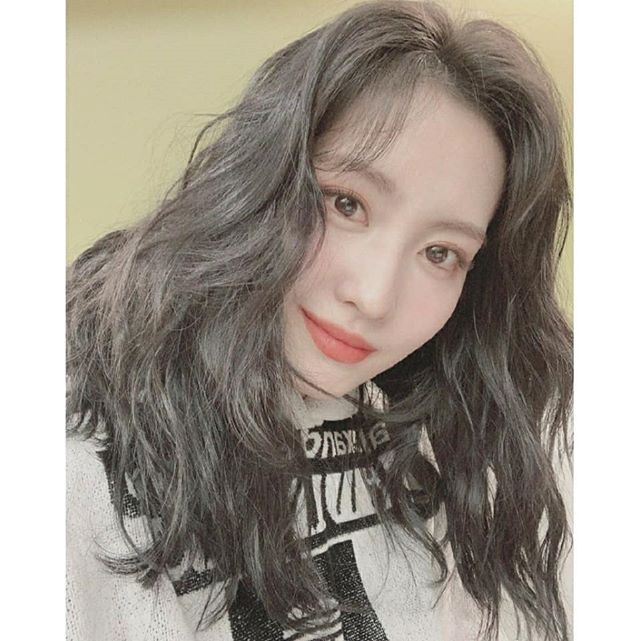 'TWICE' Momo releases selfies full of goddesses "Happy New Year"