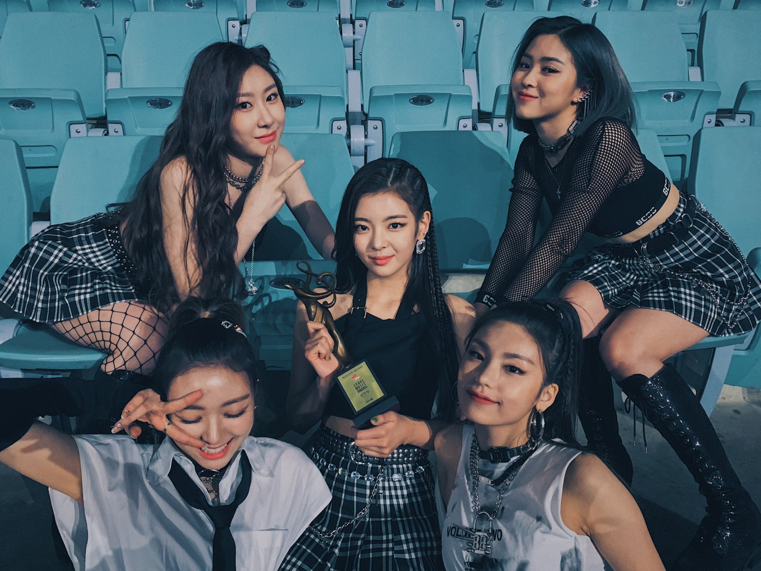 ITZY, Rookie of the Year
