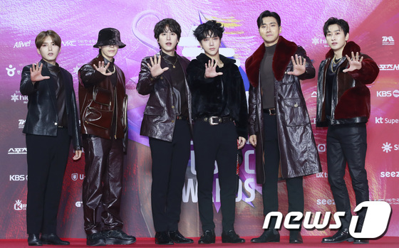 Super Junior in Seoul Music Award Red Carpet [PHOTOS] | KpopStarz