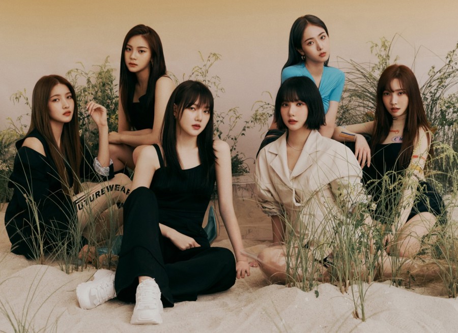 GFRIEND Topped The Charts With Their 9th EP Called "回: LABYRINTH'