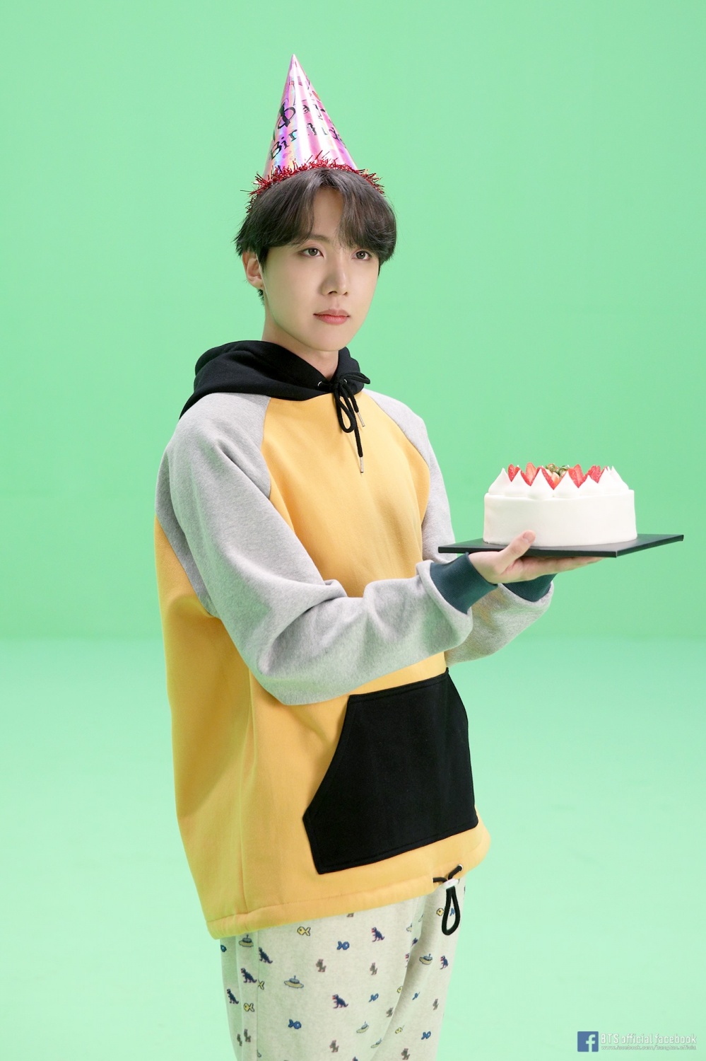 Happy Birthday J-Hope! K-Pop ARMY Flood Twitter With Pics and Videos of BTS  Member While Wishing Their 'Sunshine' on His Special Day