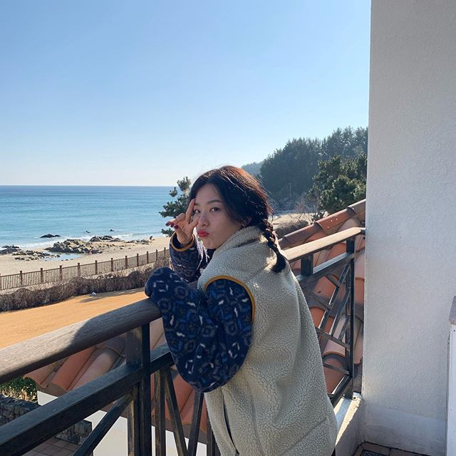 Red Velvet SEULGI has taken a pictorial on vacation
