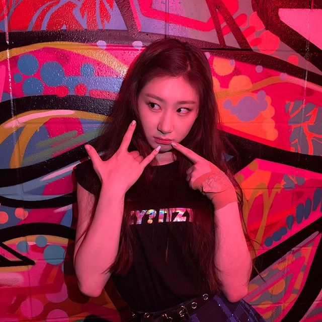 ITZY, new song title is 'WANNABE'