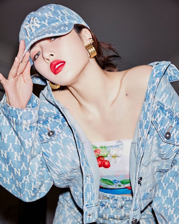 Hyun-a, bold denim fashion + flashy eyes