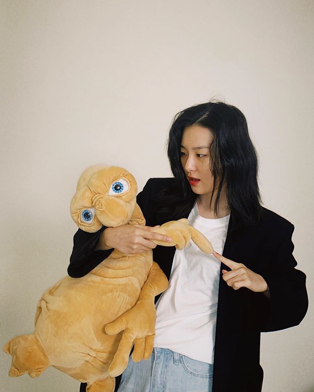 Red Velvet SEULGI, Lovely charm with ET doll
