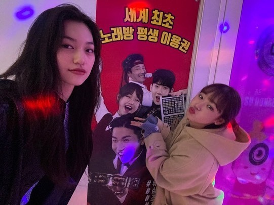 'Weki Meki' Choi Yoo‑jung, Kim Do‑yeon Karaoke Date 'Cute'