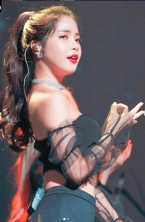 MAMAMOO Solar Shares Culture-shocking Experience in the Philippines