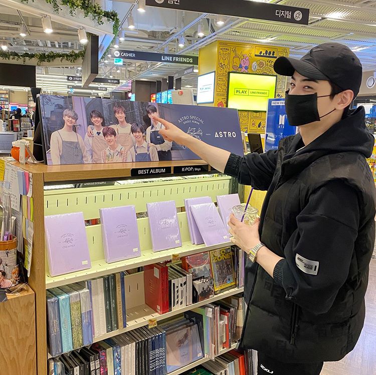 Astro Cha Eun-woo, 'Handsome Guy' not covered by mask