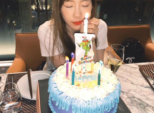 Taeyeon, birthday party photo released 