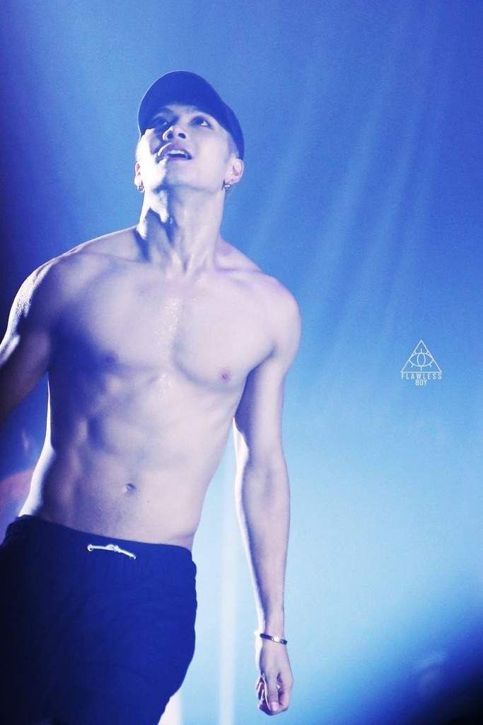 Korean Idols Known For Having Appealing Abs  