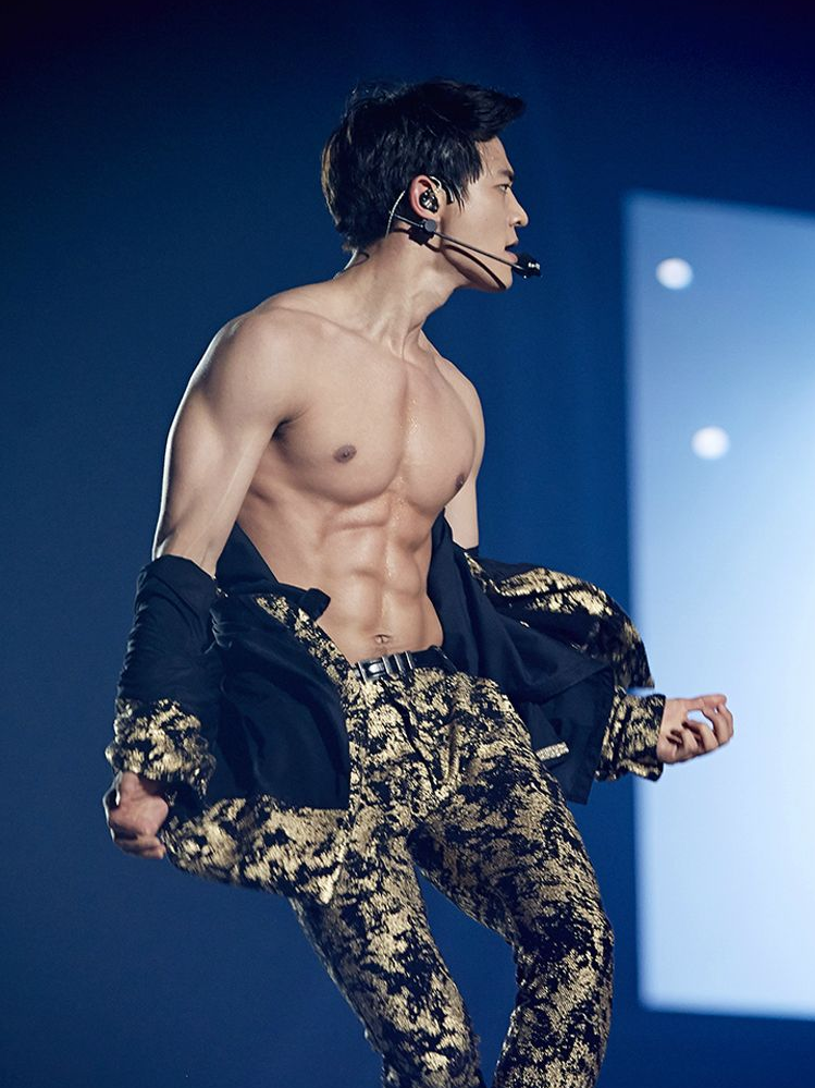 Korean Idols Known For Having Appealing Abs  