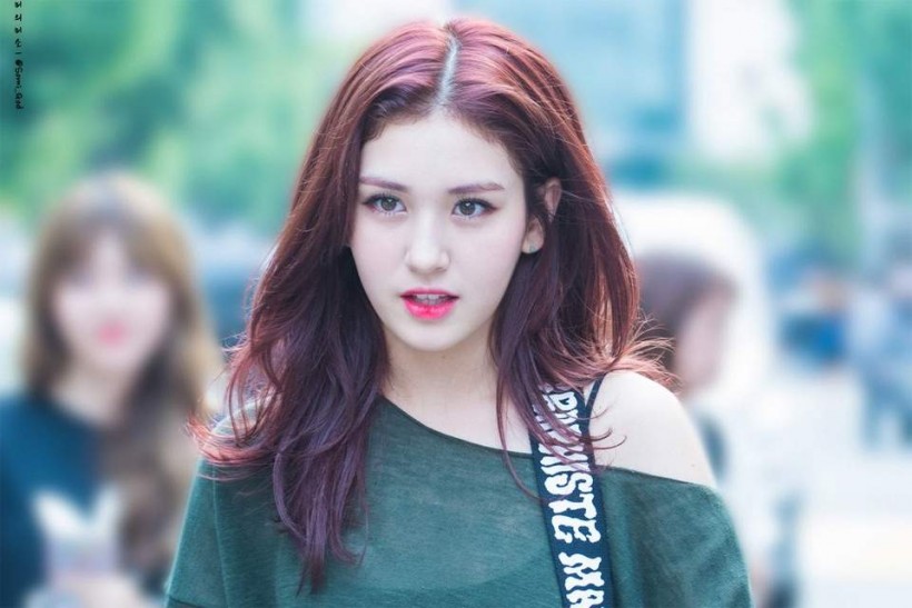 K-netizens Reactions After 20-year-old Somi Was Seen Driving a Luxurious Car + Find Out the Base Price of the Car
