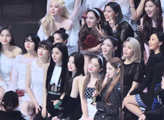 Netizens Debate Who The “True Visual” is Among These Female Idols