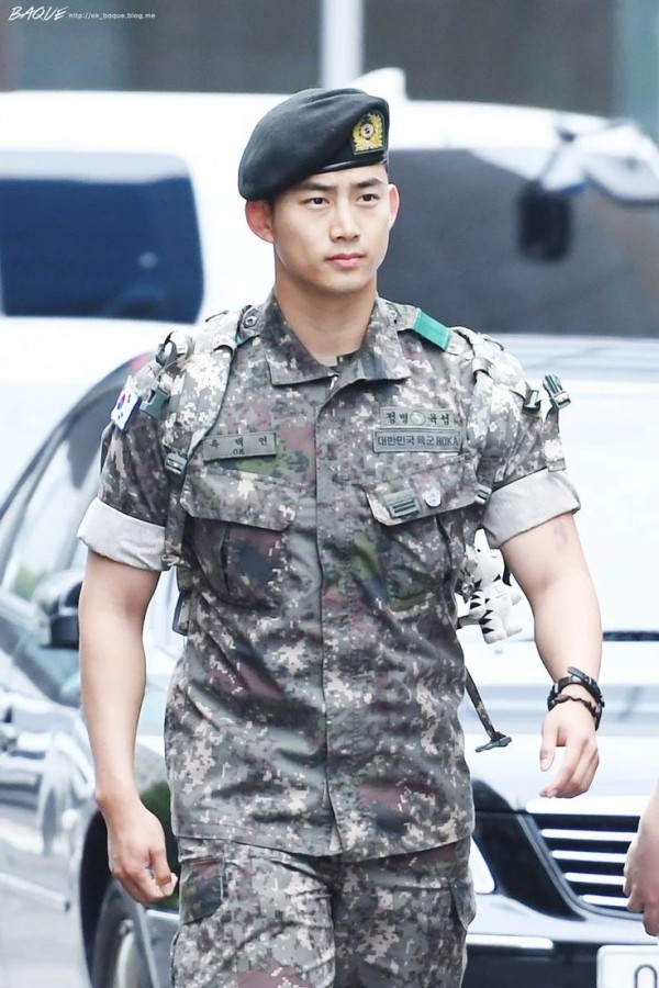 5 Korean Idols Who Stunned Fans with Their Military Suits