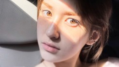 Jeon So-mi Captivates with Her Brown Eyes in Sunlight Selfie