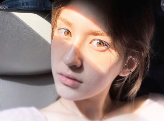 Jeon So-mi Captivates with Her Brown Eyes in Sunlight Selfie
