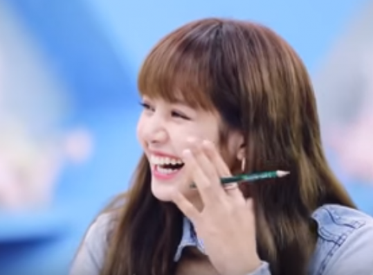 Contestants Bravely Ask Lisa about her Bangs 