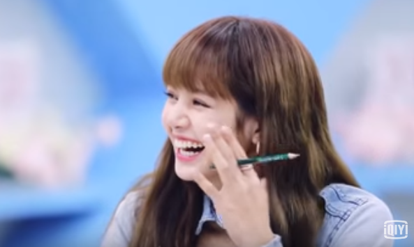 Contestants Bravely Ask Lisa about her Bangs 