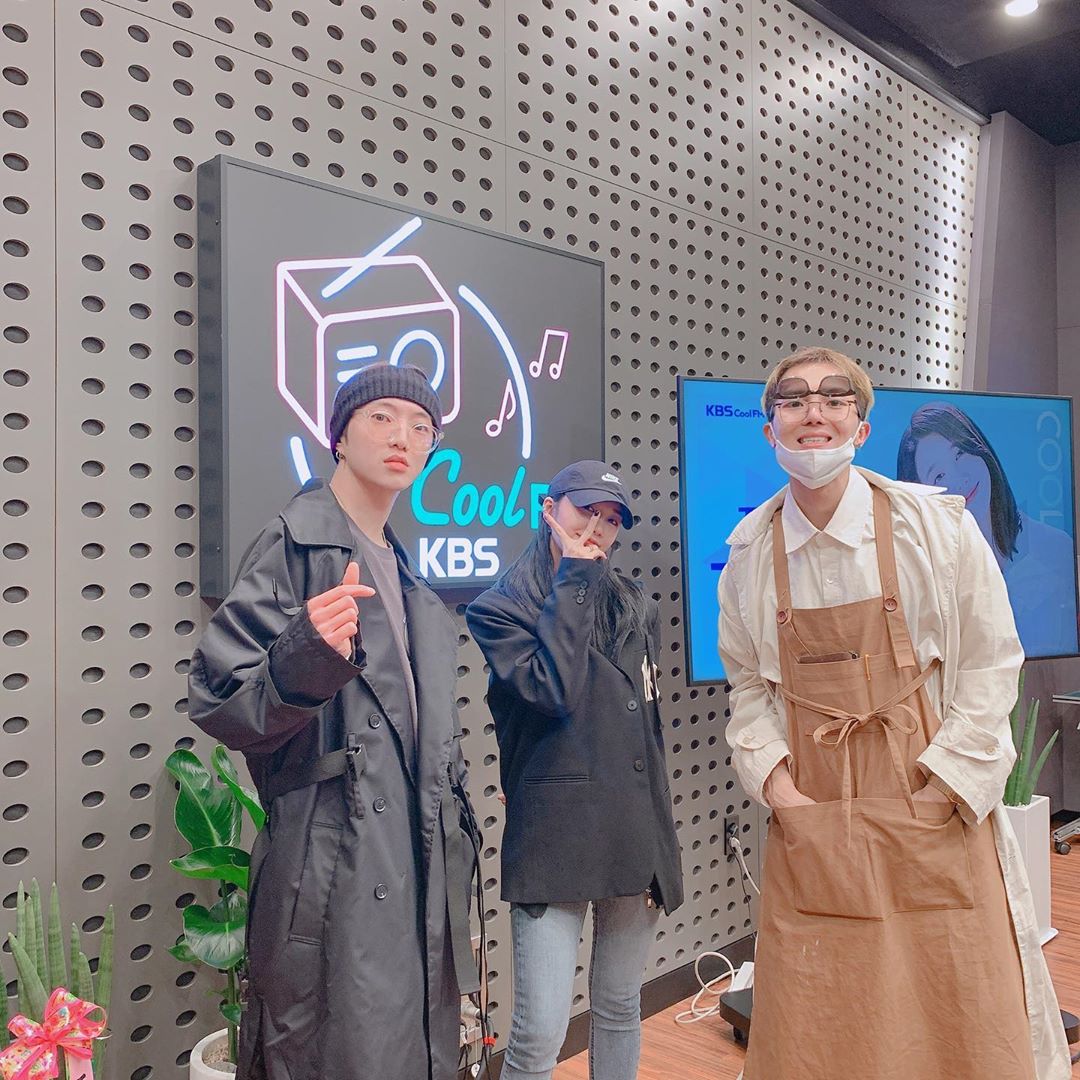 WINNER's Mino Shows Up at "Jung Eun Ji's Song Plaza" in a Stylish Bartender-Inspired OOTD