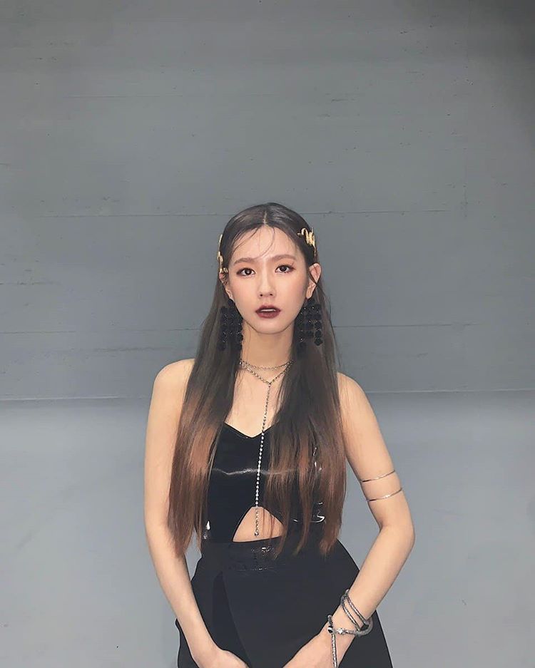 (G)I-DLE's Mi-yeon Exudes Charm and Sexiness in New Photos
