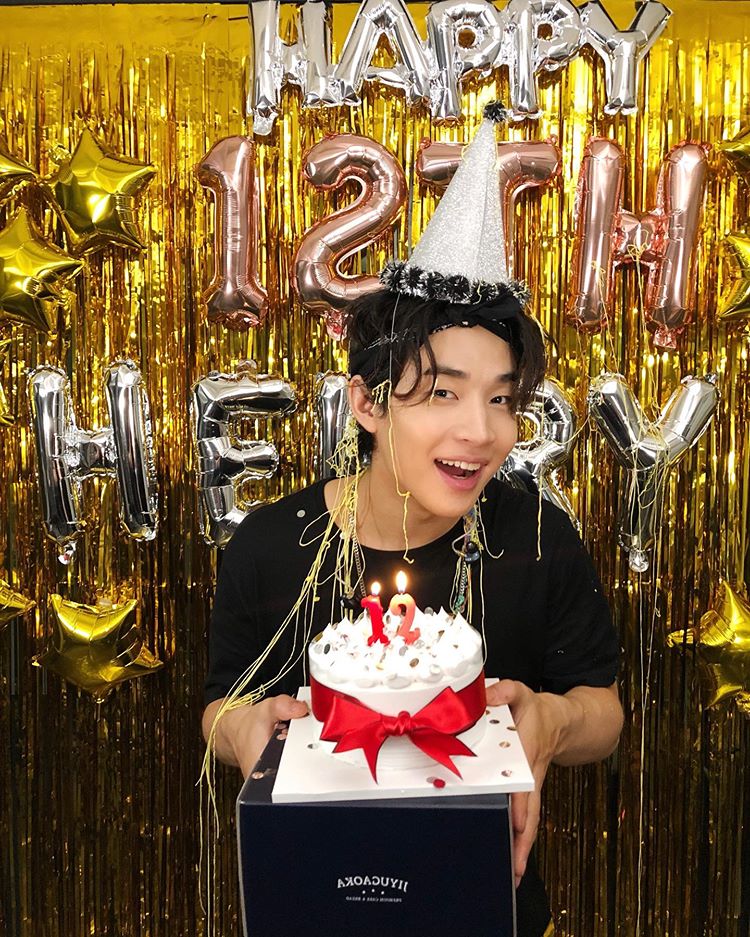 Henry Holds SNS Live Concert to Celebrate His 12th Debut Anniversary
