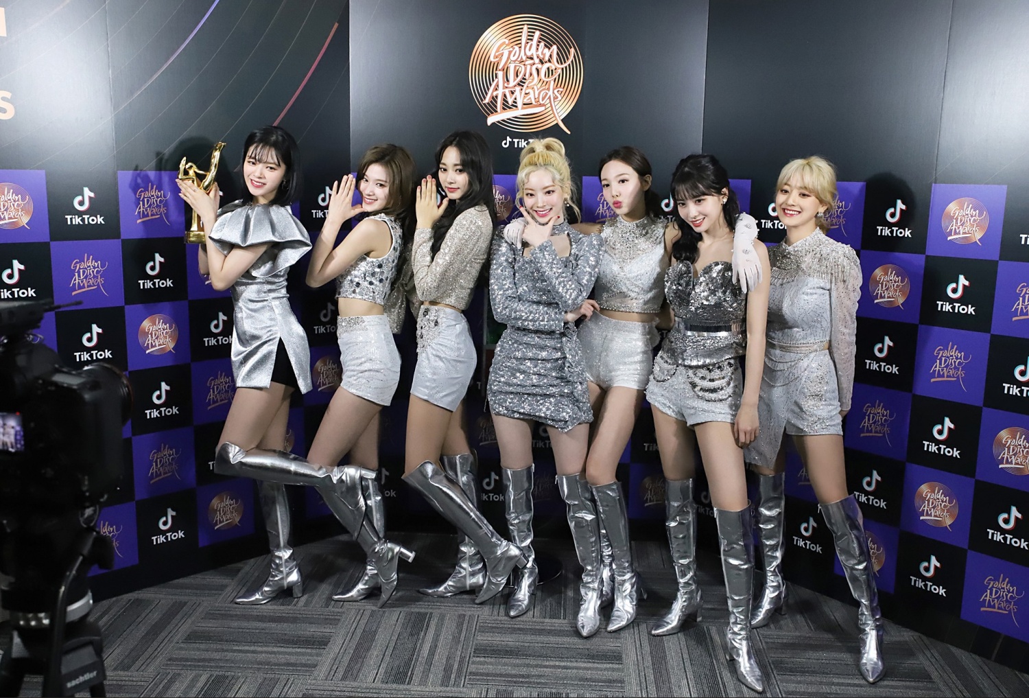 TWICE 'Feel Special' MV topped 200 million views, 12 consecutive hits